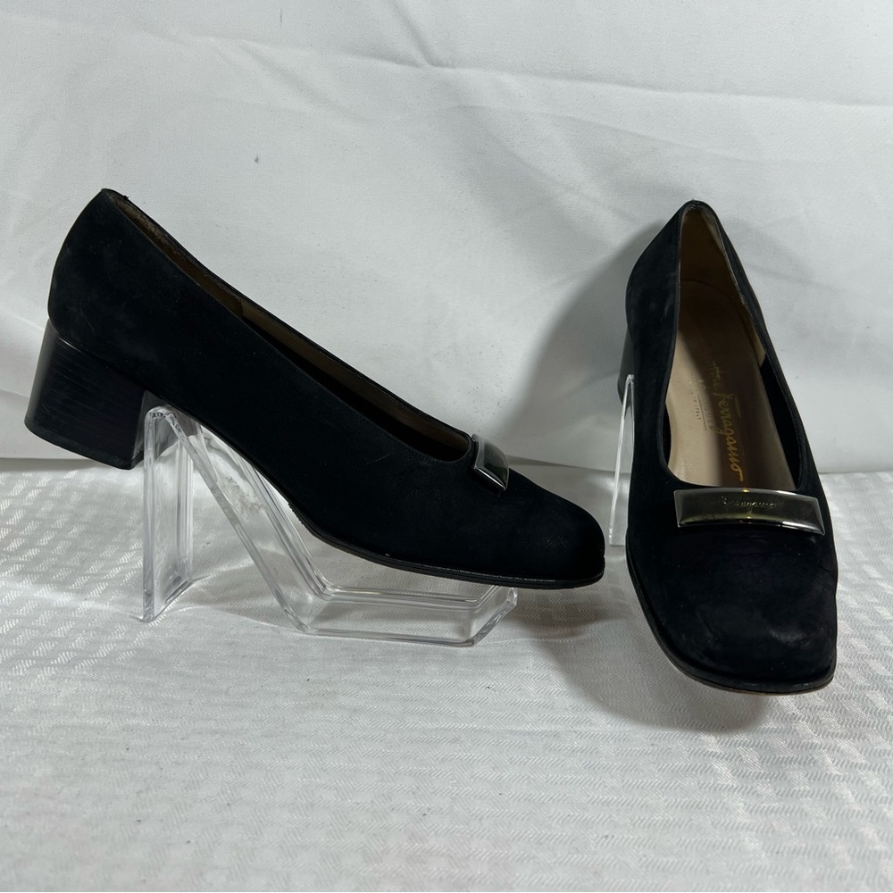 7006: Salvatore Ferragamo Boutique Black Suede Pumps Size 7D